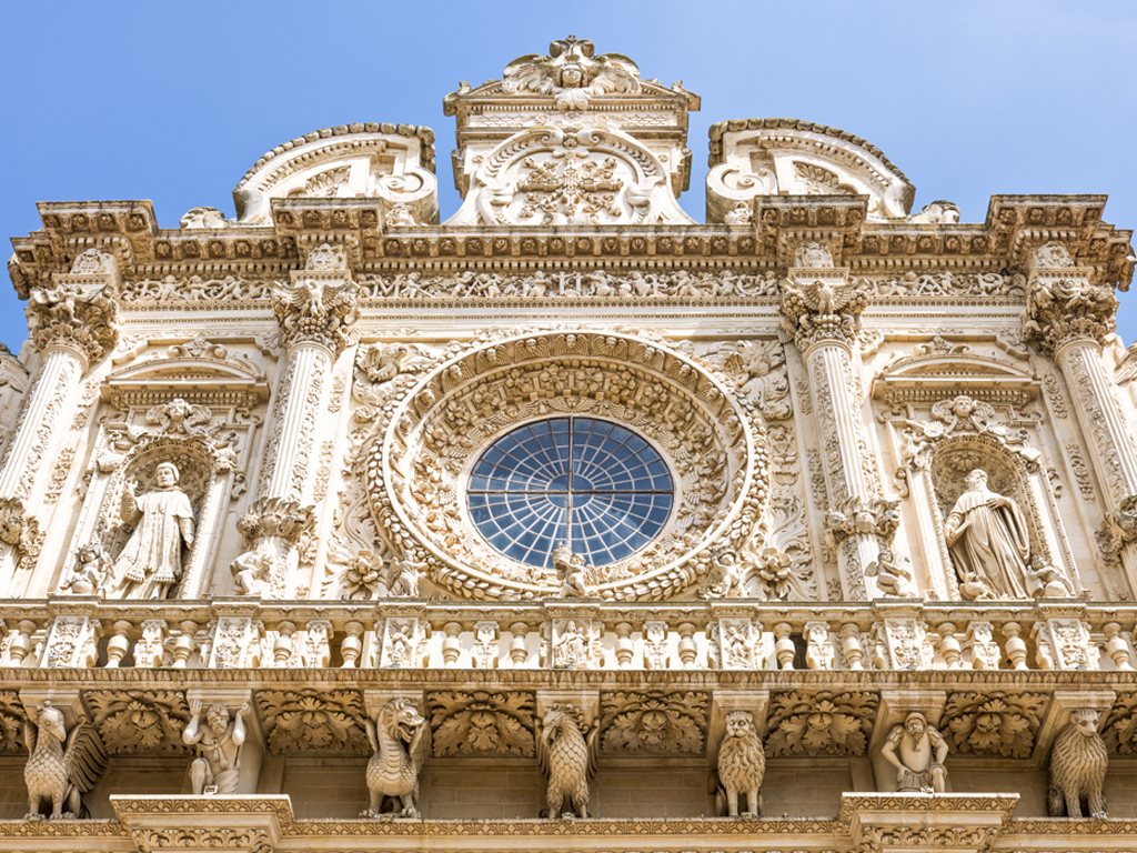 Facciata barocca di una chiesa a Lecce