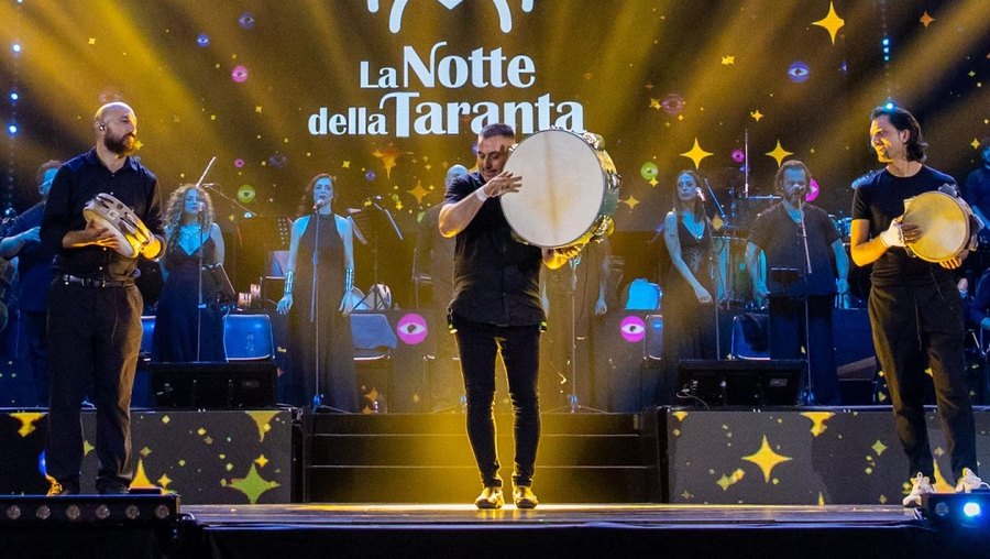 Concerto dell'Orchestra Popolare durante la Notte della Taranta