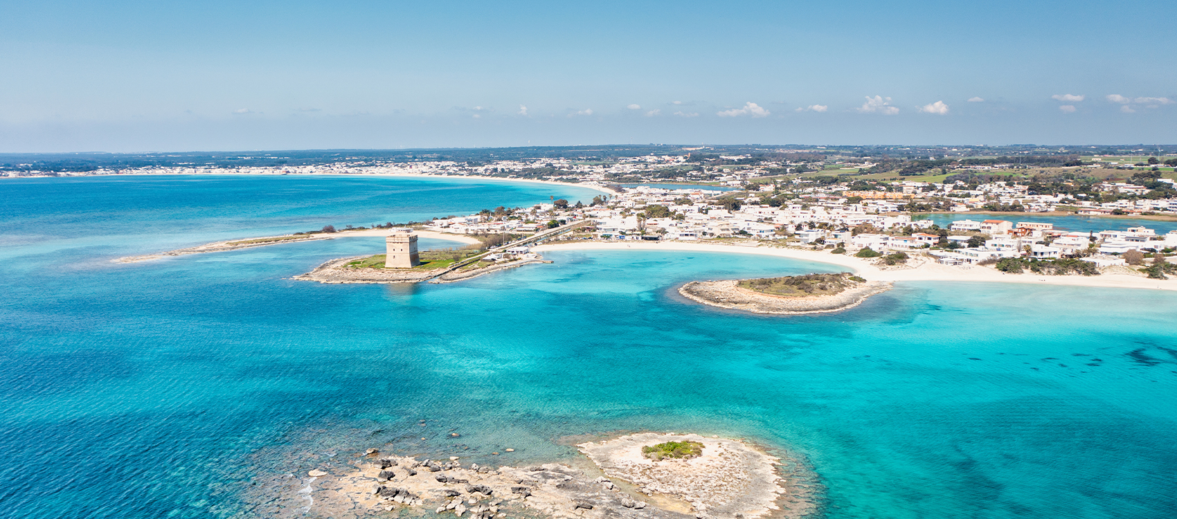 La costa e la torre di Porto Cesareo viste dall'alto