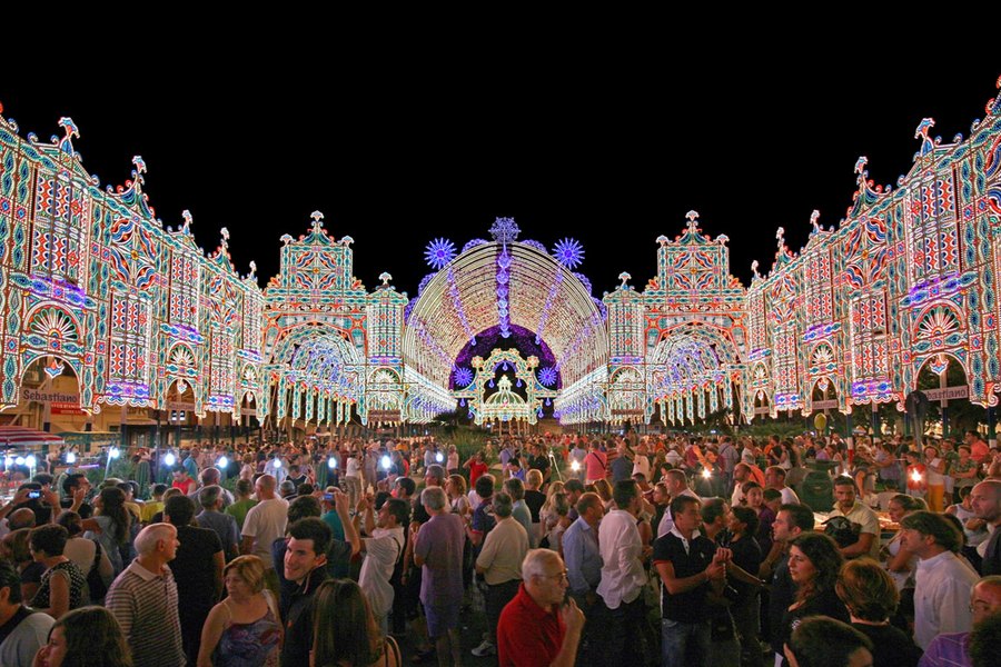 Le luminarie monumentali della Festa di Santa Domenica a Scorrano